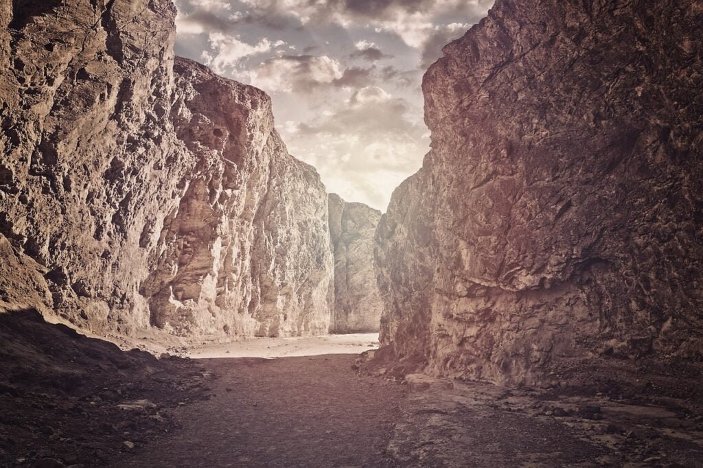 valley of fire, canyon, rocks-1390258.jpg