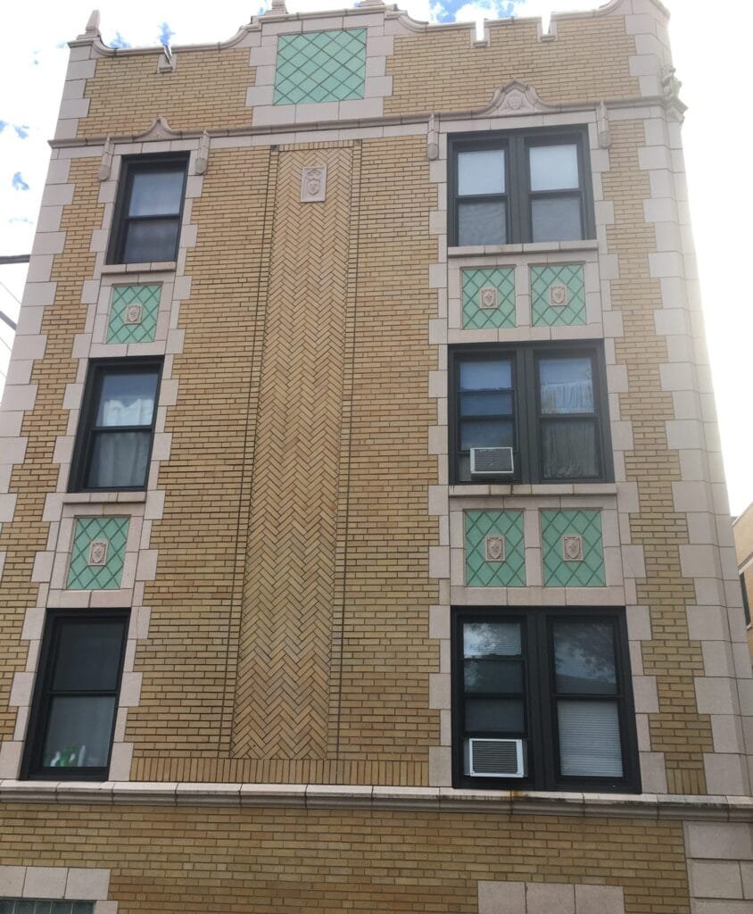 apartment building in Chicago